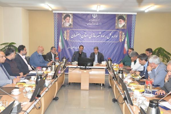 ببینید| نشست استاندار اصفهان با مدیرکل راه و شهرسازی استان
در خصوص راهکارهای جهش طرح نهضت ملی مسکن