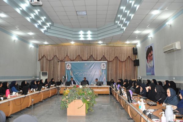 ببینید|نشست مدیر کل راه و شهرسازی استان اصفهان با بانوان
شاغل اداره کل