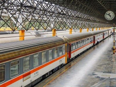 حادثه جزئی در ورودی به سکوی مسافری ایستگاه راه آهن مشهد/
قطار مسافری به سکوی مسافری هدایت و همه مسافران در سلامت کامل پیاده
شدند