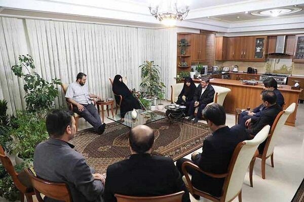 دیدار مدیرعامل راه‌آهن با خانواده شهید دادمان به مناسبت هفته
دولت