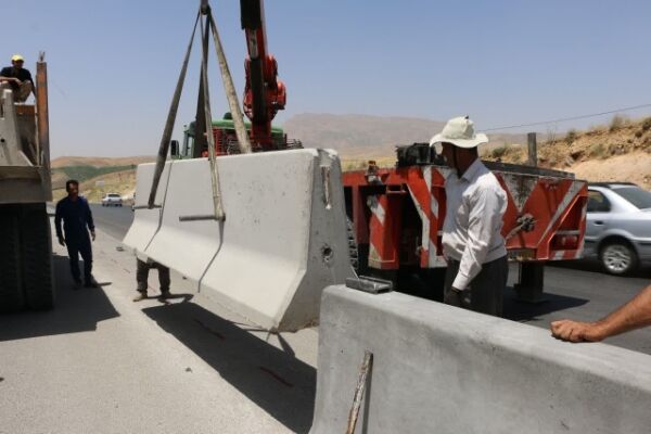 عملیات نصب ۵۷ عدد نیوجرسی در سه راهی سرخون اردل در چهارمحال
و بختیاری