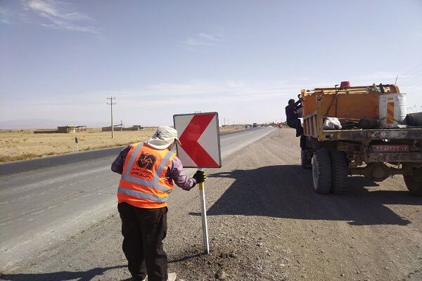 نصب نزدیک به۵۰۰۰ تابلو و علائم ایمنی در راه‌های
کرمان