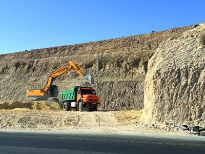 اجرای عملیات حذف ترانشه حادثه‌ خیز روبروی شهر دهکویه