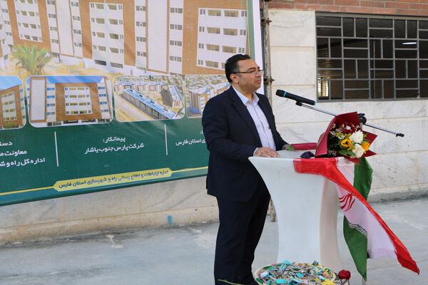 افتتاح پروژه ۱۶۰ واحدی نهضت ملی مسکن جهرم / تمرکز وزارت راه
بر اتصال پروژه‌ها به نظام بانکی