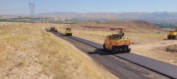 امضای تفاهم‌نامه راهبردی برای آسفالت ۴۱ کیلومتر از محورهای
روستایی زنجان با بسیج سازندگی