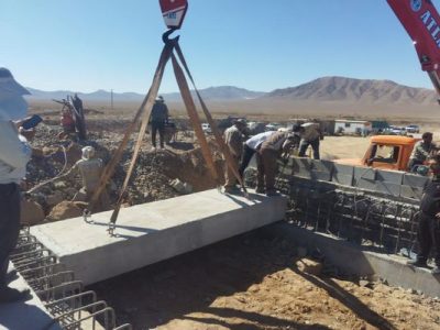 ببینید| آغاز عملیات بتن‌ریزی پل راه‌آهن در محور اردستان –
اصفهان