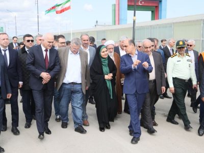 ببینید| بازدید وزیر راه و شهرسازی به همراه هیئت‌های روسی و
آذربایجانی از پایانه مرزی جدید و بزرگراه ترانزیتی آستارا و طرح راه
آهن رشت- آستارا