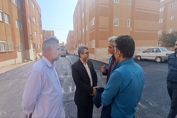 ببینید|بازدید میدانی از عملیات آسفالت محوطه مسکن های مهر
سنگسر شهرک کوثر در شرق سمنان