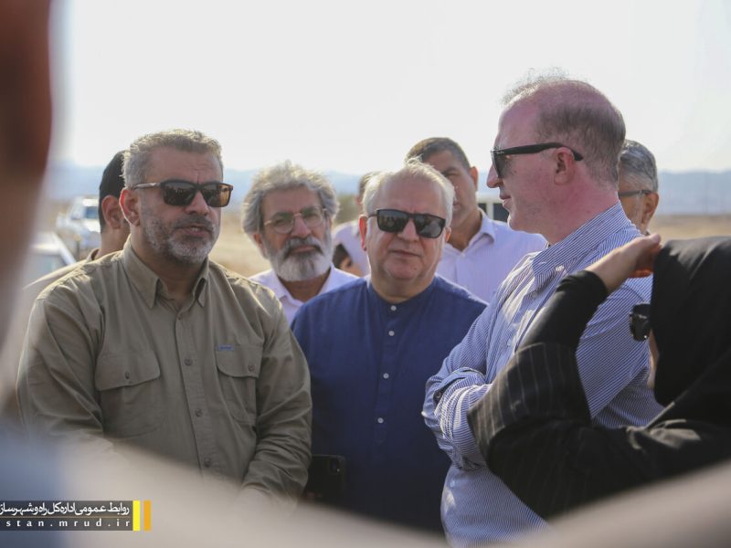 ببینید|بررسی میدانی طرح ‌های عمرانی در حوزه ی اداره کل راه و
شهرسازی لارستان با حضور رئیس سازمان مدیریت و برنامه‌ریزی
فارس