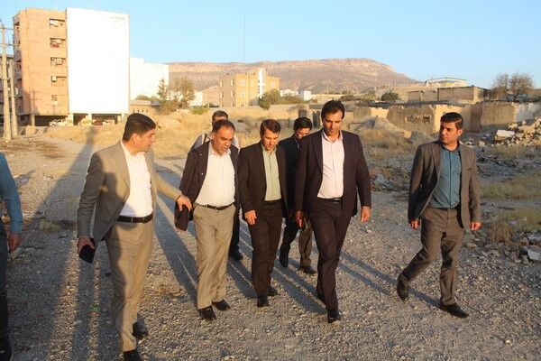 بررسی و پیگیری مسائل مربوط به زمینهای ملی و دولتی استان
ایلام در دستور کار قرار دارد