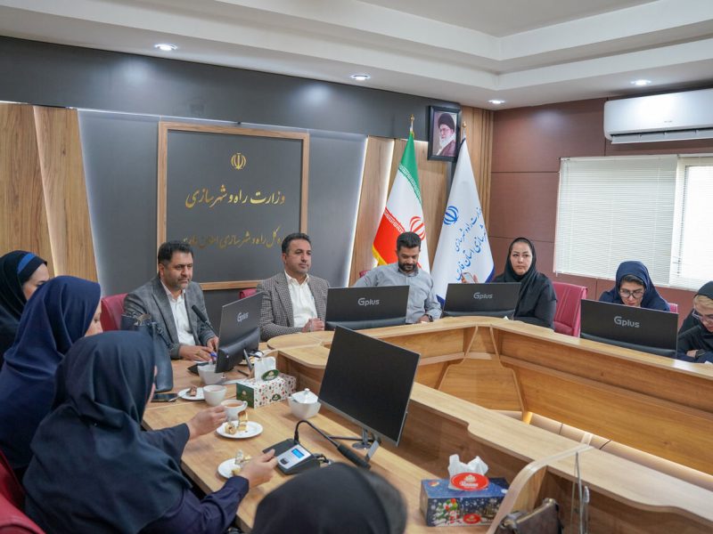 تأکید مدیرکل راه و شهرسازی فارس بر نقش بانوان در عرصه‌های
فرهنگی و ورزشی