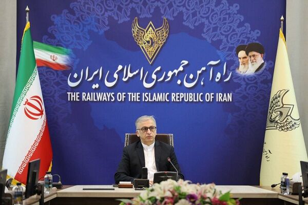 تاکید قائم مقام مدیرعامل راه آهن بر افزایش بهره‌وری عملیاتی
شبکه ریلی
