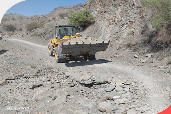 تداوم عملیات بازگشایی محور روستایی ده زیارتان – شهرستان
میناب(هرمزگان)
