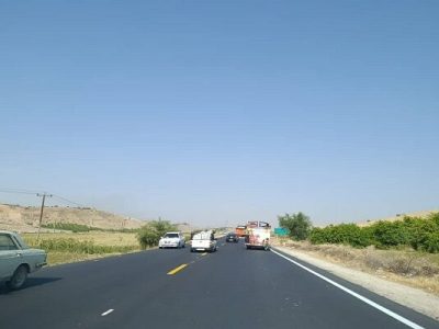 تداوم عملیات خط‌کشی راه‌ها در سراسر استان کهگیلویه و
بویراحمد توسط راهداری