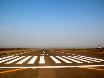 سطوح پروازی فرودگاه سبزوار خط کشی شد