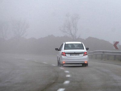 مه‌گرفتگی و بارش باران در برخی از محورهای استان‌های اردبیل و
گیلان