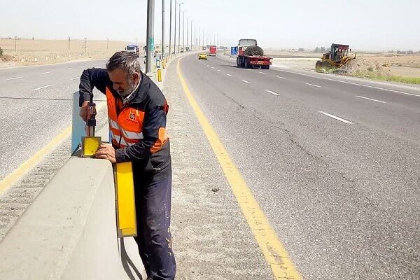نصب ۵۷ تابلو و علائم ایمنی در محور بروجن – لردگان استان
چهارمحال و بختیاری