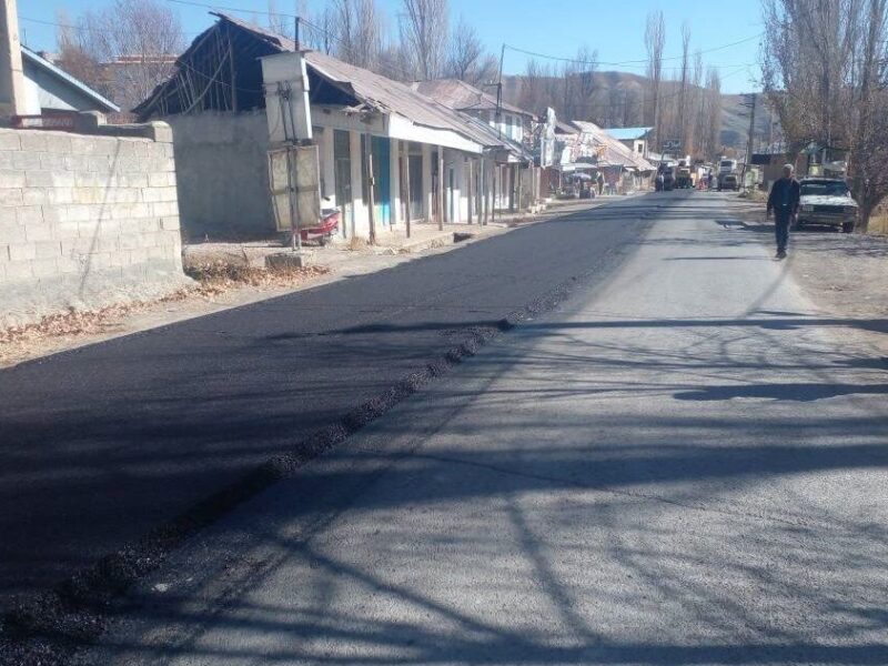 آغاز عملیات نوسازی و روکش آسفالت محور روستایی نام‌آور در
شهرستان فیروزکوه به طول ۵ کیلومتر