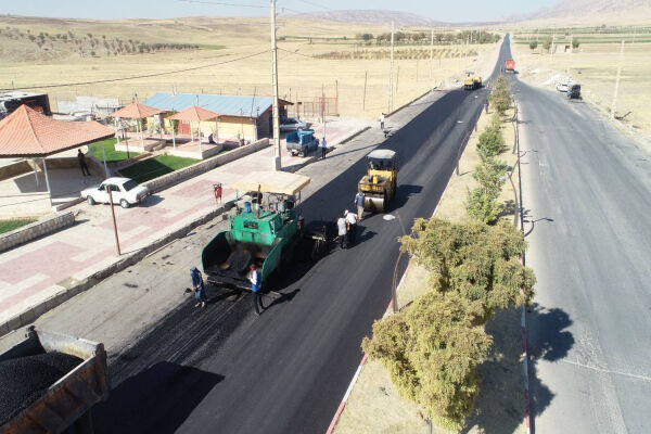 اجرای روکش آسفالت ۱۴۰ کیلومتر از راه‌های استان ایلام