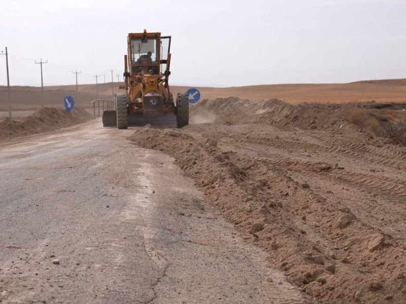 اجرای ۱۳۰ کیلومتر شانه سازی در محورهای رزن همدان