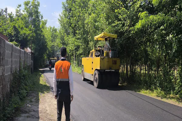 اجرای ۲۰۰ کیلومتر عملیات بهسازی و روکش در راه‌های روستایی و
فرعی گیلان در هفت ماهه سال جاری