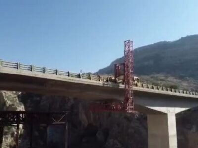 استفاده از دستگاه تخصصی بازدید پل در پل دره نرگسی محور شیراز
– کازرون