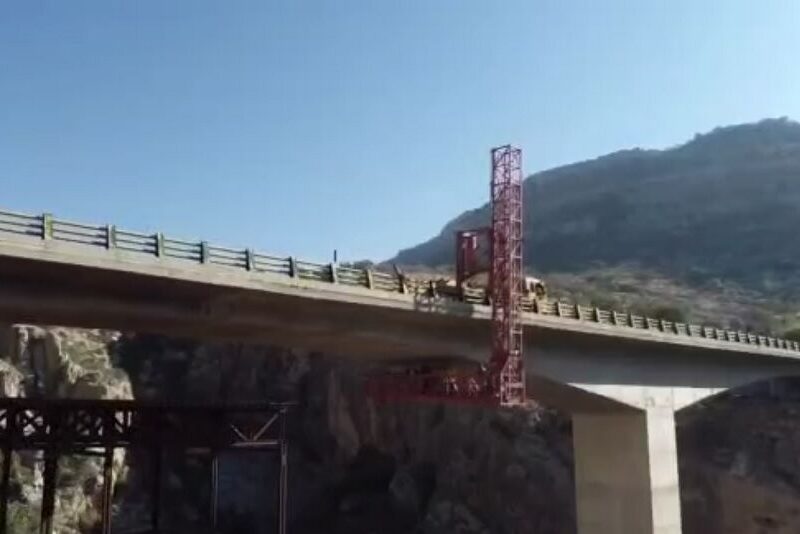 استفاده از دستگاه تخصصی بازدید پل در پل دره نرگسی محور شیراز
– کازرون