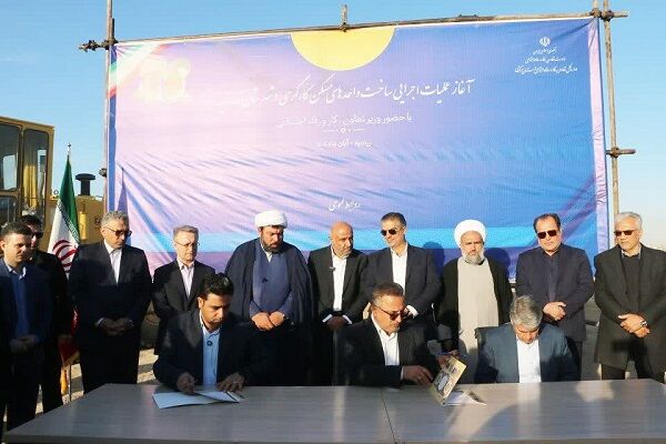 امضای تفاهمنامه آغاز عملیات اجرایی ساخت واحدهای مسکونی
کارگری در شهرستان زرندیه استان مرکزی