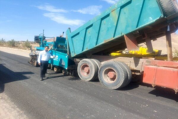 انجام عملیات بهسازی و روکش آسفالت محور تایباد – مشهدریزه
حدفاصل روستای چهاربرجی استان خراسان رضوی
