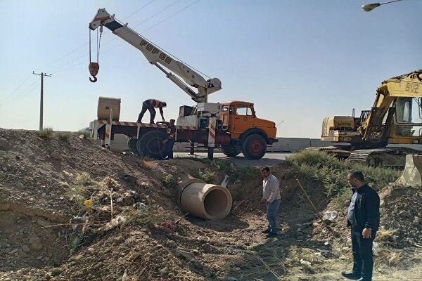 انجام عملیات تعریض دو دهانه پل در محور بزرگراهی شاهرود_
دامغان