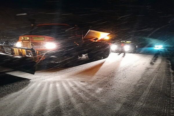 بارش خفیف برف در گردنههای چری و شاه منصوری/ محور
چلگرد-چمنگلی لغزنده است