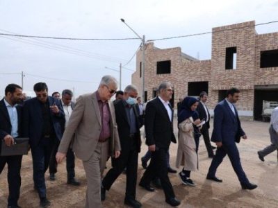 بازدید معاون وزیر راه و شهرسازی از پروژه‌های مسکن یزد /
تحویل بخشی از واحدهای یزد تا پایان سال