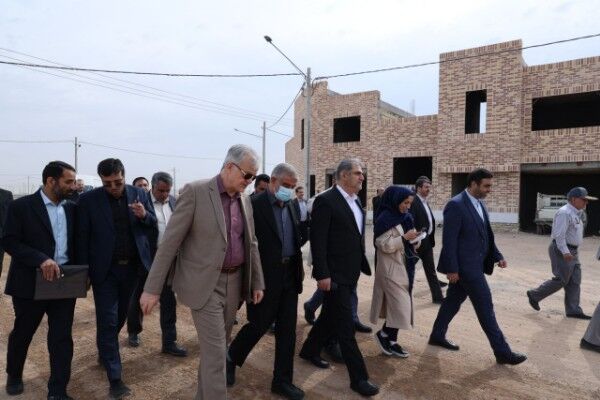 بازدید معاون وزیر راه و شهرسازی از پروژههای مسکن یزد /
تحویل بخشی از واحدهای یزد تا پایان سال