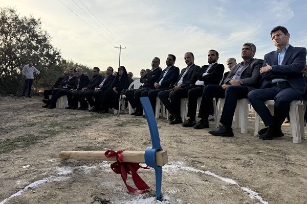 ببینید | آئین کلنگ زنی پروژه تعریض محور مواصلاتی بندرترکمن
تا یساقی با حضور اعضای کمیسیون عمران مجلس و معاون وزیر راه و
شهرسازی