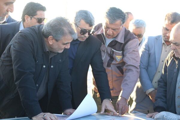 ببینید| بازدید استاندار سمنان به همراه مدیر کل راه و شهرسازی
شرق استان سمنان (شاهرود) از پروژه محور میامی _جاجرم