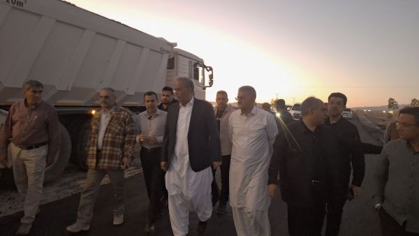 ببینید| بازدید استاندار و مدیر کل راه و شهرسازی سیستان و
بلوچستان از عملیات ساخت بزرگراه زاهدان-خاش