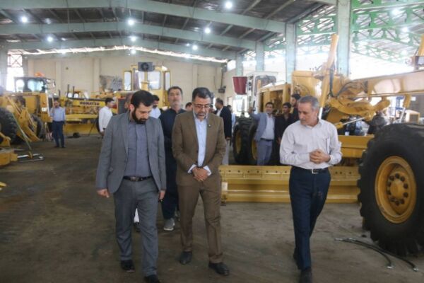 ببینید | بازدید معاون زیر بنایی سازمان پدافند غیر عامل کشور
از کارگاه اورهال و بازسازی ماشین آلات راهداری سیستان و
بلوچستان