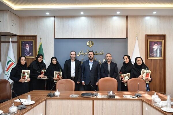 ببینید | تجلیل مدیرکل راه و شهرسازی استان سمنان از بانوان
شرکت کننده در نخستین المپیاد فرهنگی-ورزشی