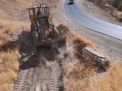 ببینید | تنقیه و پاکسازی دهانه ورودی آبروهای مسدود شده جهت
آمادگی راهداری زمستانی در محور جوانرود به پلنگانه استان
کرمانشاه