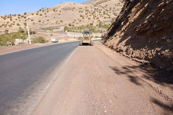 ببینید | تیغه زنی و تسطیح شانه در محور پاوه به نودشه استان
کرمانشاه