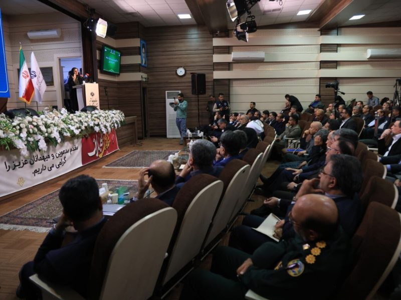 ببینید | جلسه شورای برنامه ریزی و توسعه استان کردستان با
حضور وزیر راه و شهرسازی