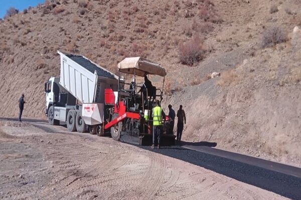 ببینید| عملیات آسفالت محور روستایی کلارود – گشنادر در مسیر
کرج–کندوان
