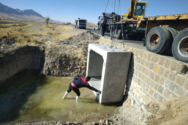 ببینید | نصب باکس با دهانه ۲.۵ متر جهت تعریض پل و رمپ در
فارسینج محور سنقر به صحنه استان کرمانشاه