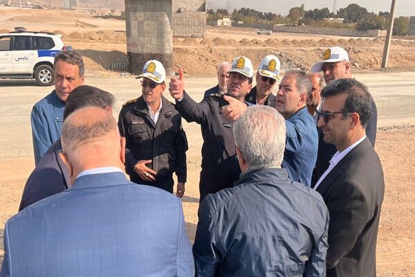 ببینید|جلسه بررسی و نصب عرشه پل آزادراه شهید سلیمانی به
آزادراه کرج- قزوین با حضور رئیس پلیس راه استان البرز