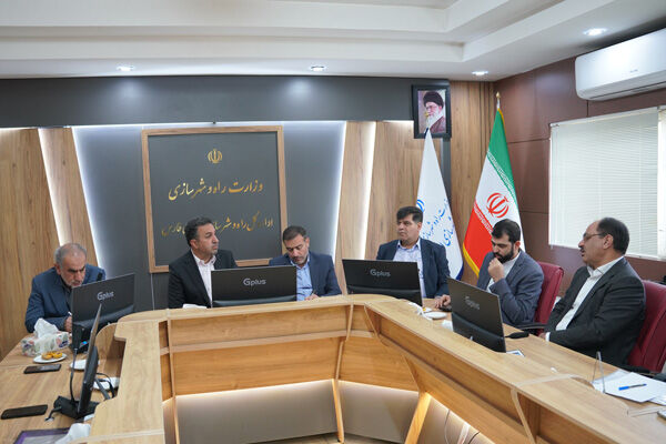 ببینید|حضور مجمع نمایندگان استان فارس در ادارهکل راه و
شهرسازی و بررسی چالشهای حوزههای راه، مسکن و حملونقل