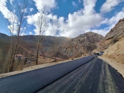 ببینید|عملیات آسفالت محور روستایی آزادبر از توابع جاده کرج
کندوان