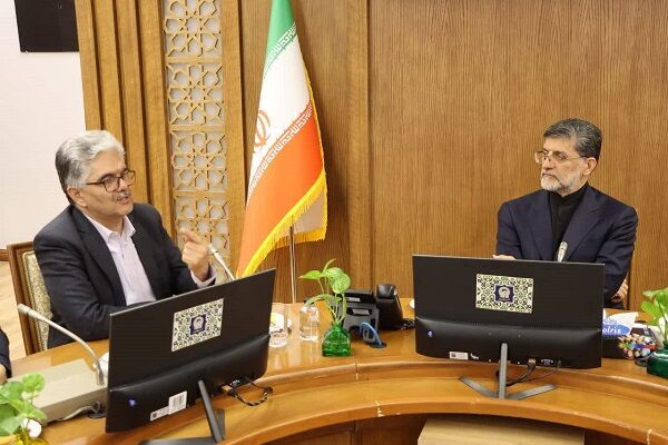 تأکید بر توسعه همکاریهای مشترک میان وزارت راه و شهرسازی و
آستان قدس رضوی در راستای ارتقای خدمترسانی به زائران