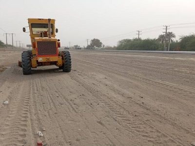 تسطیح و پاکسازی شانه و حاشیه راه محور میناب – سیریک