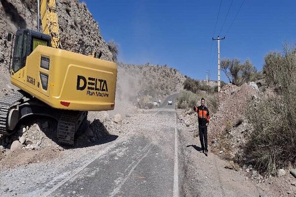 حذف نقطه حادثه‌خیز محور رابر_پدوم‌آباد در دستور کار راهداری
کرمان