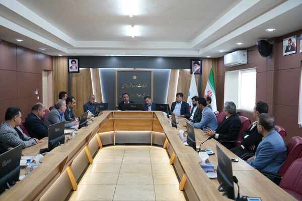 حضور مجمع نمایندگان استان فارس در ادارهکل راه و شهرسازی و
بررسی چالشهای حوزههای راه، مسکن و حملونقل